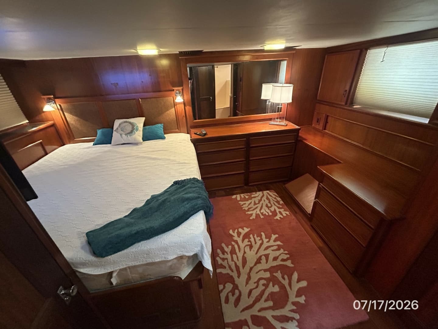 48' Hatteras master stateroom