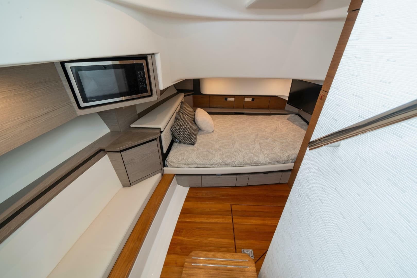 2024 Tiara Yachts 43 LS