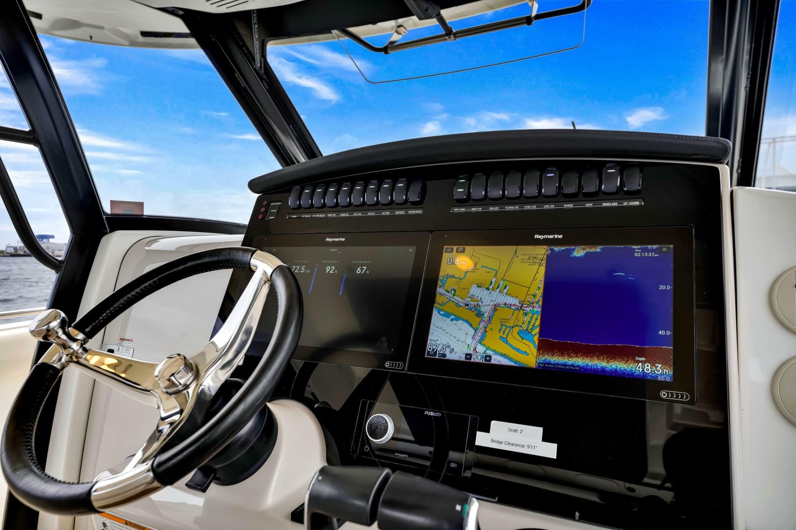 2023 Boston Whaler 350 Realm
