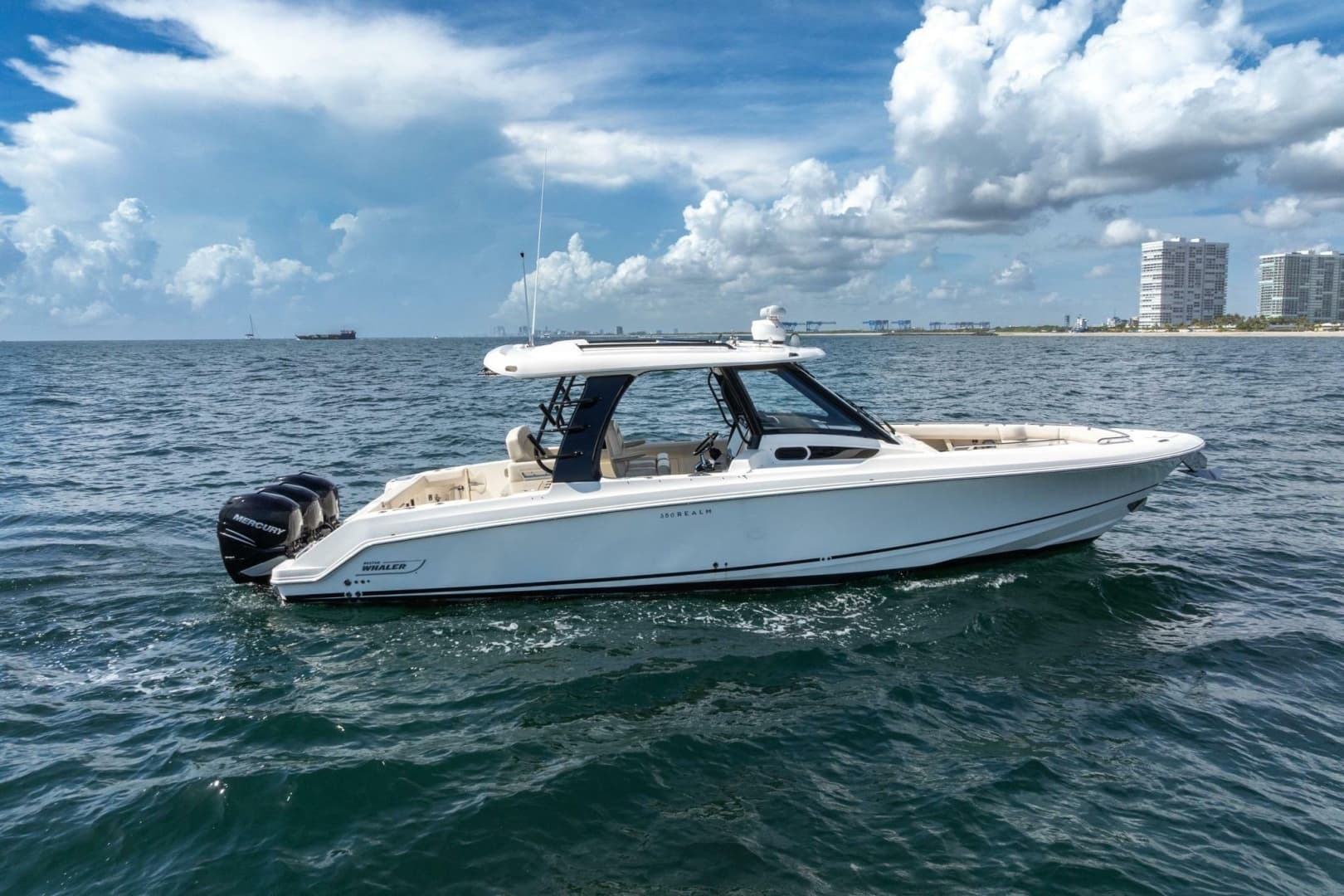2023 Boston Whaler 350 Realm