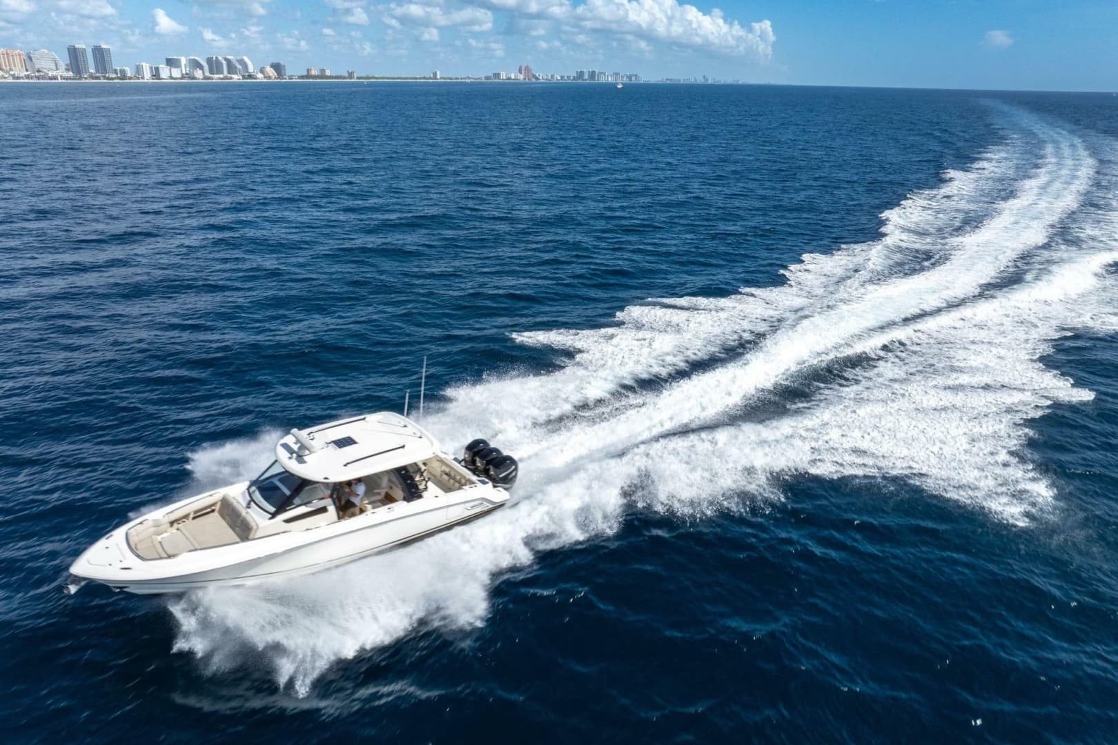 2023 Boston Whaler 350 Realm