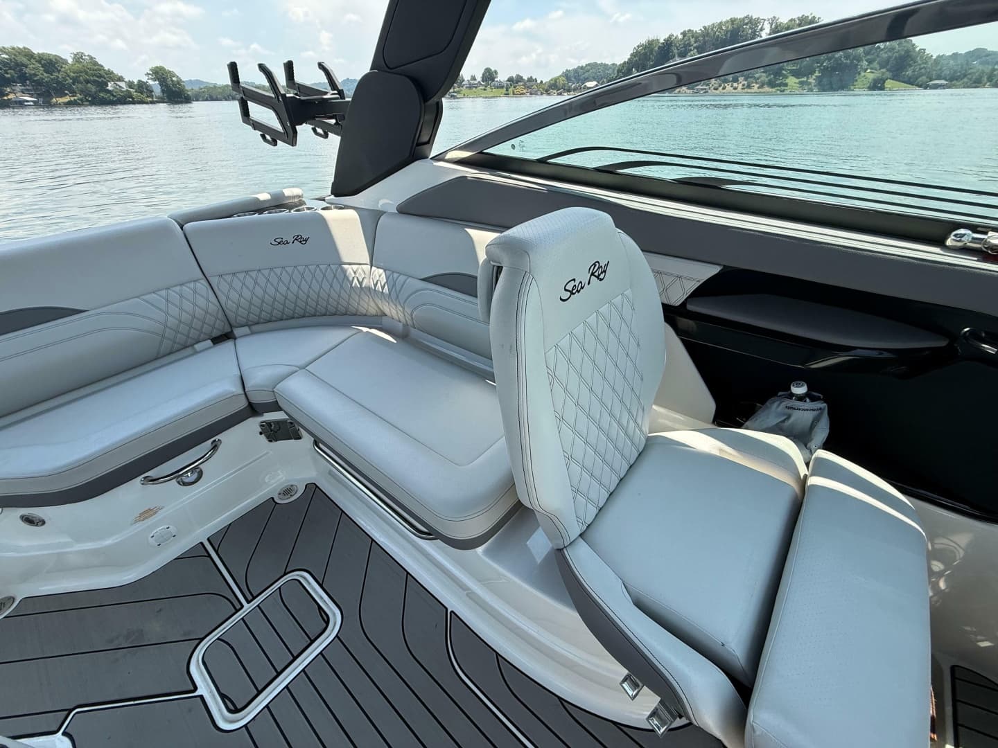 2023 Sea Ray SLX 260 Surf