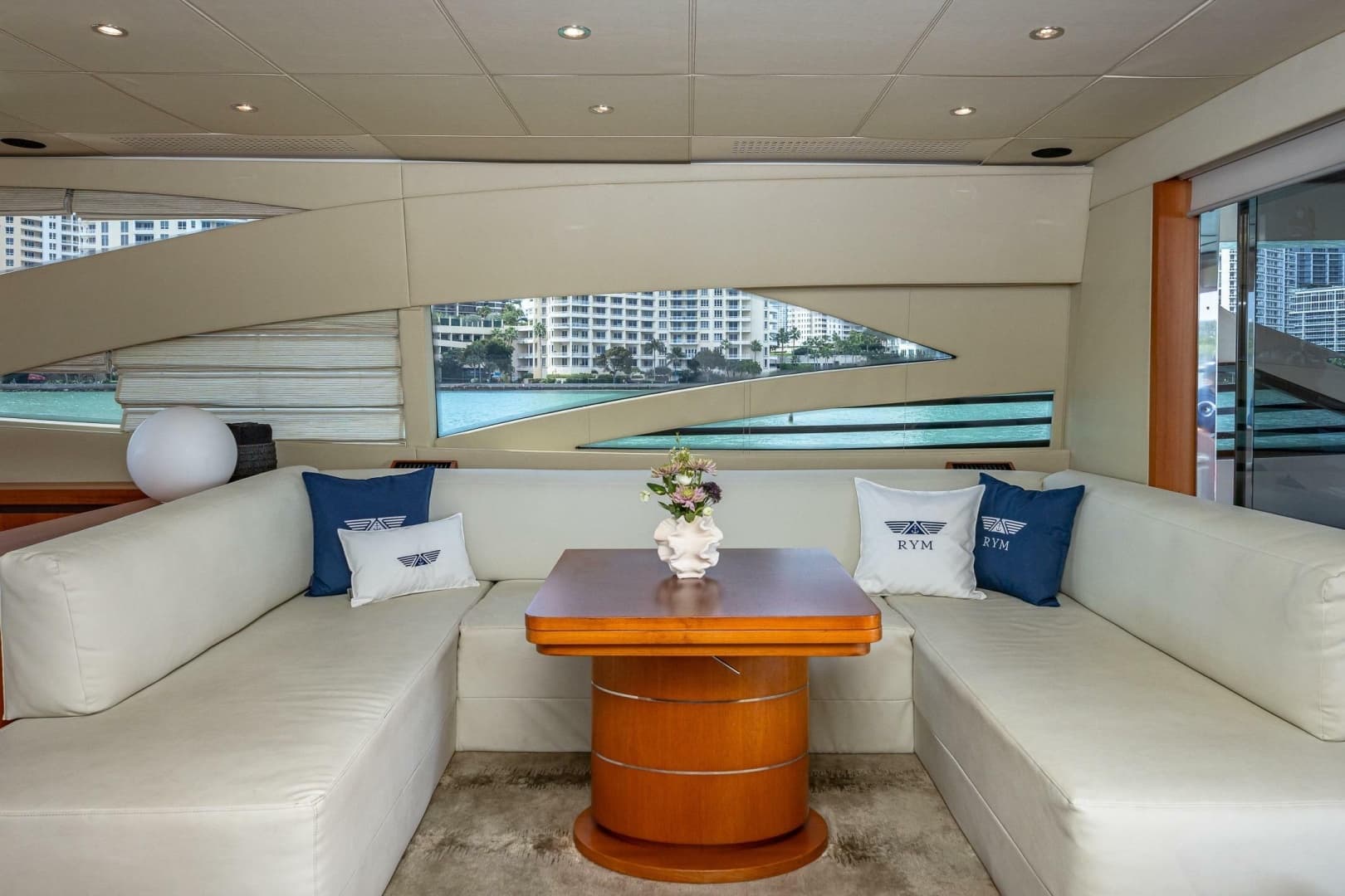 2008 Pershing 90
