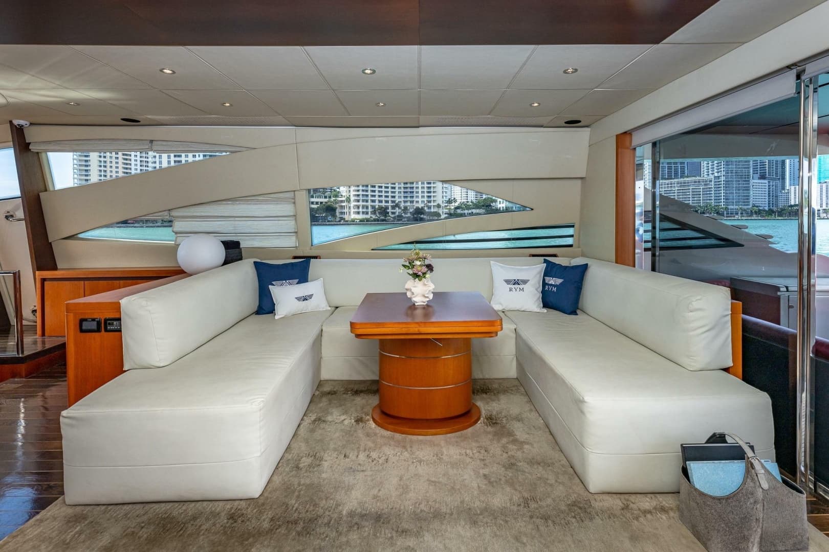 2008 Pershing 90
