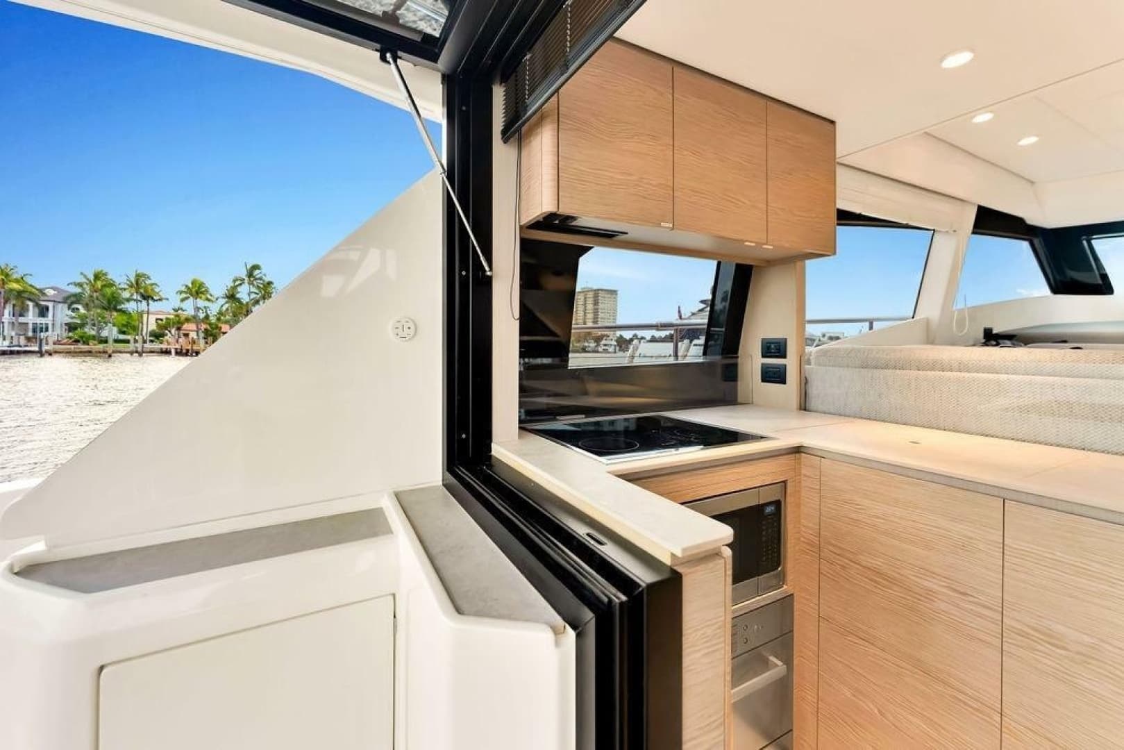 2021 Ferretti Yachts 500