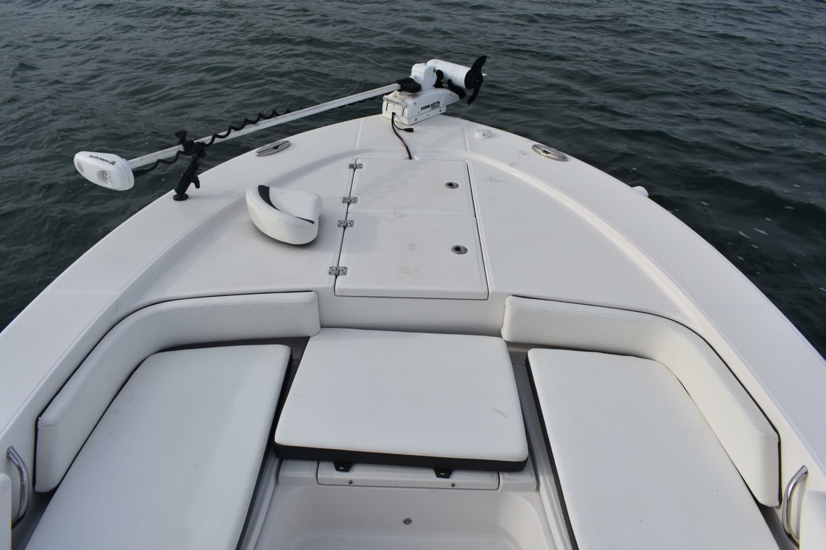 2022 Robalo 246 Cayman