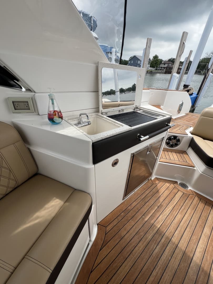 2020 Sea Ray 350 SLX