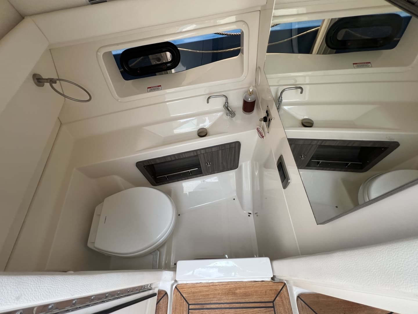 2020 Sea Ray 350 SLX