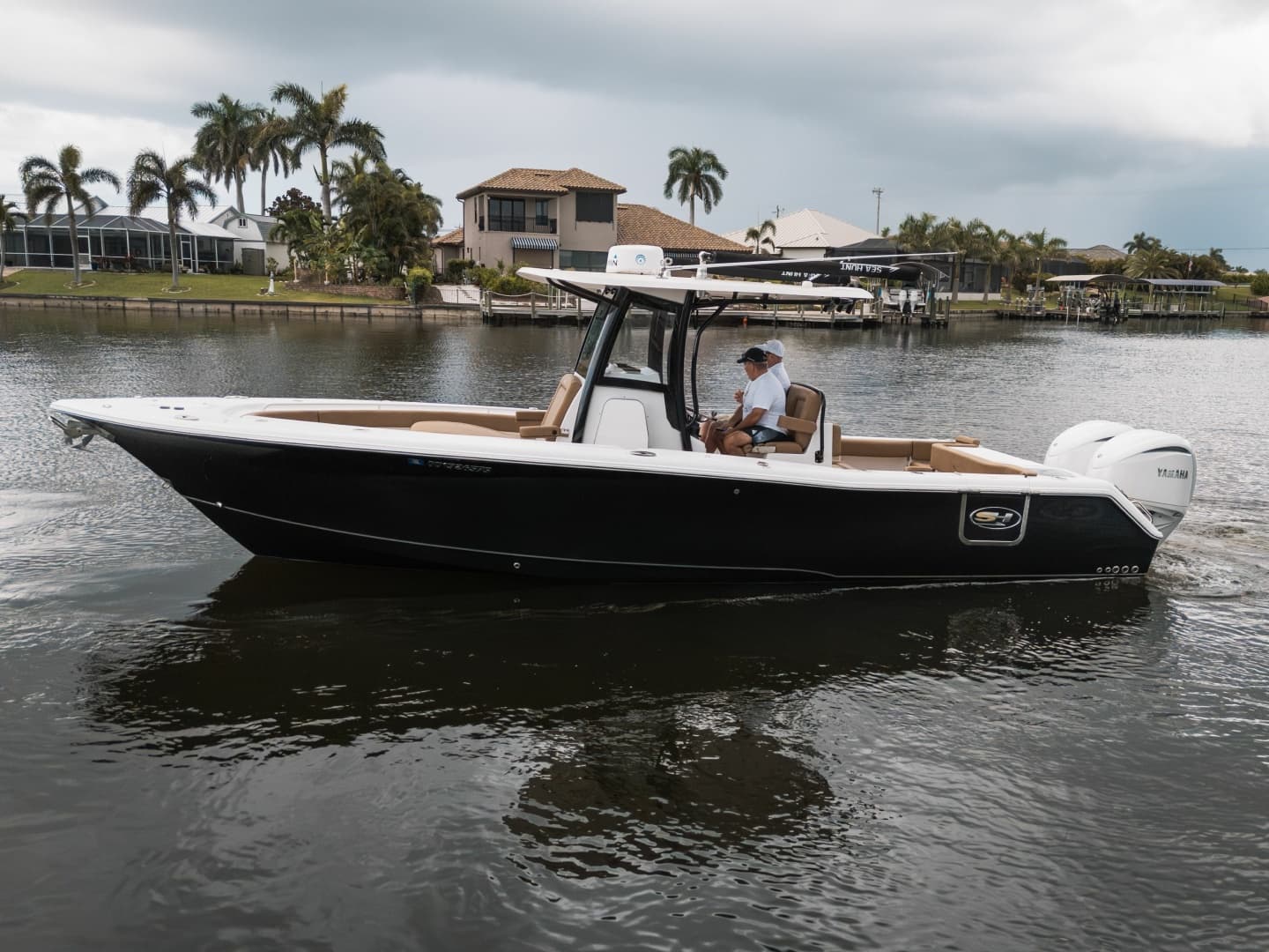2022 Sea Hunt Gamefish 30 Coffin Box