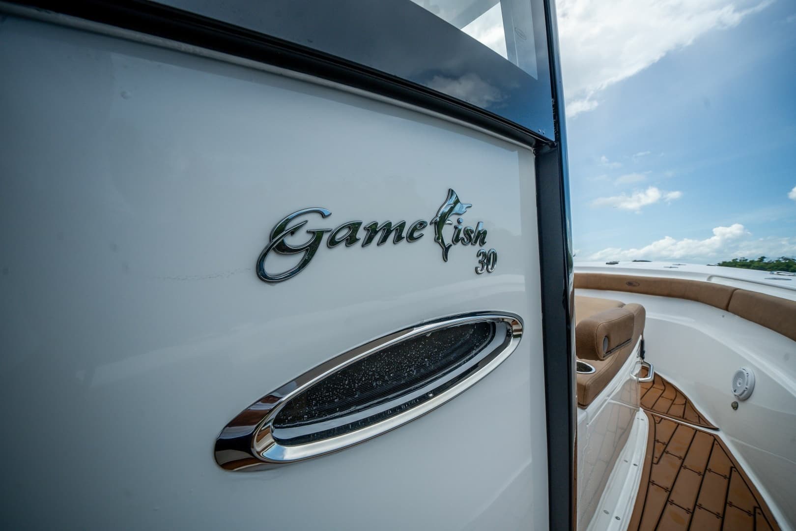 2022 Sea Hunt Gamefish 30 Coffin Box