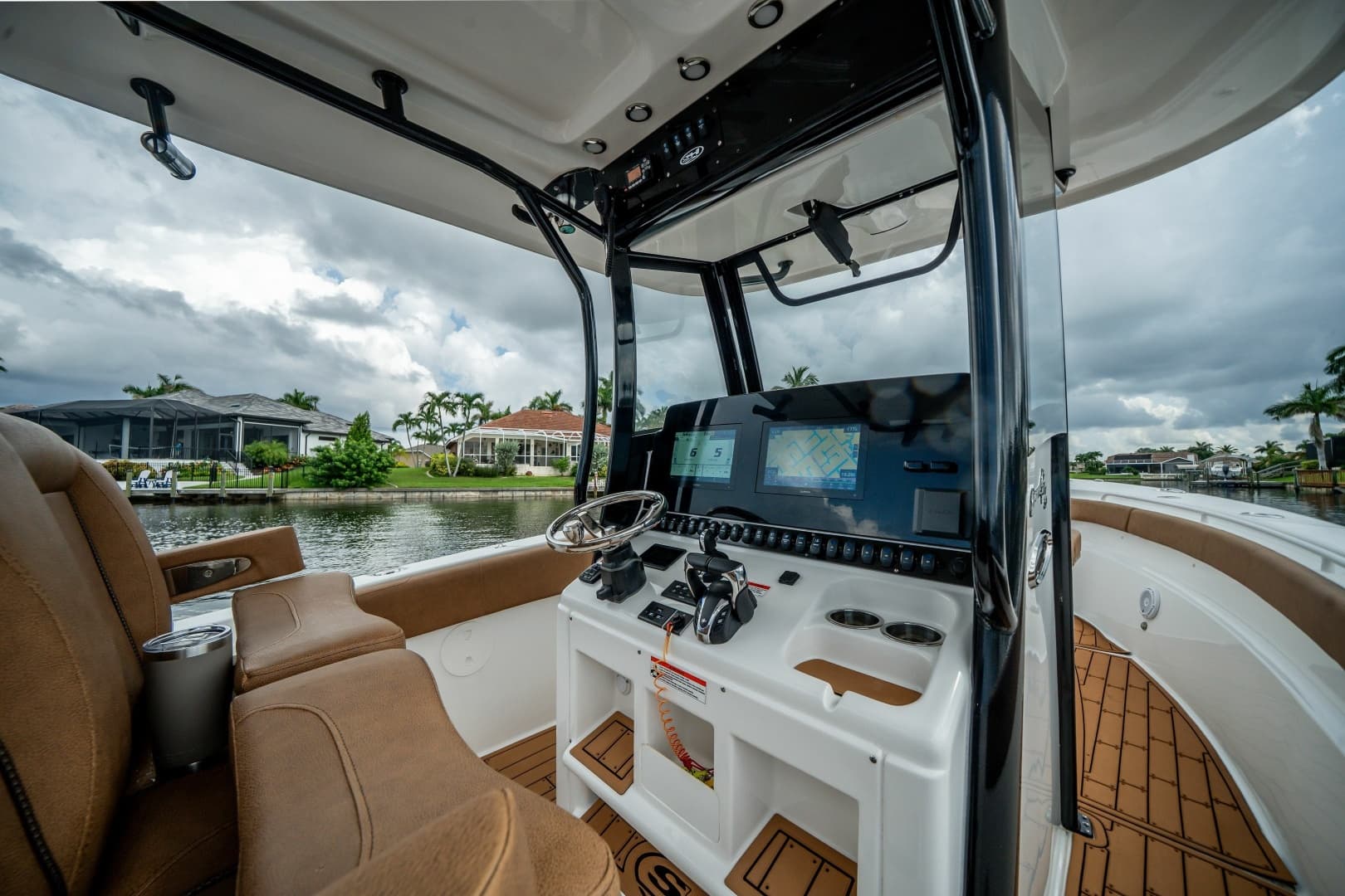 2022 Sea Hunt Gamefish 30 Coffin Box