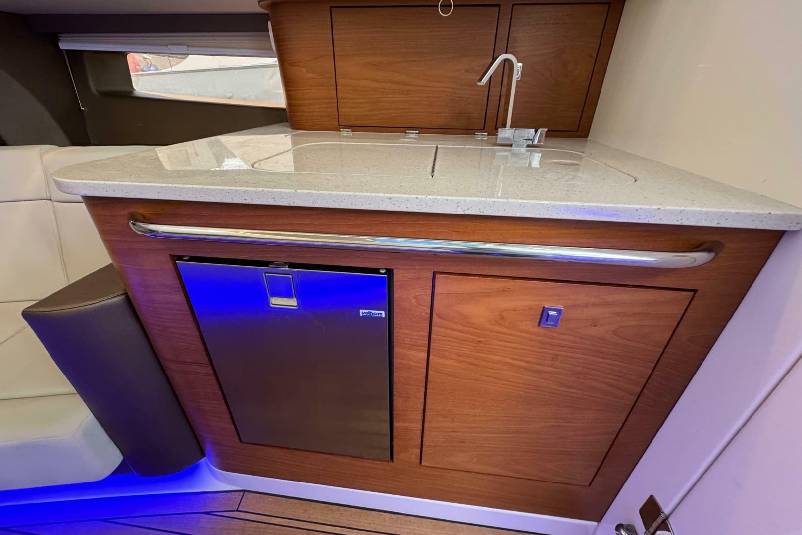 2021 Boston Whaler 420 Outrage