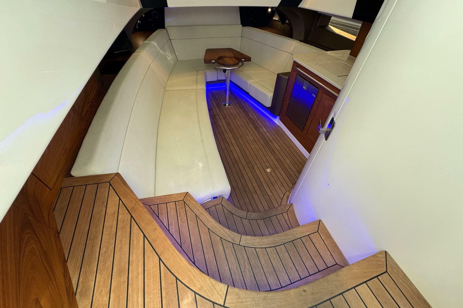2021 Boston Whaler 420 Outrage