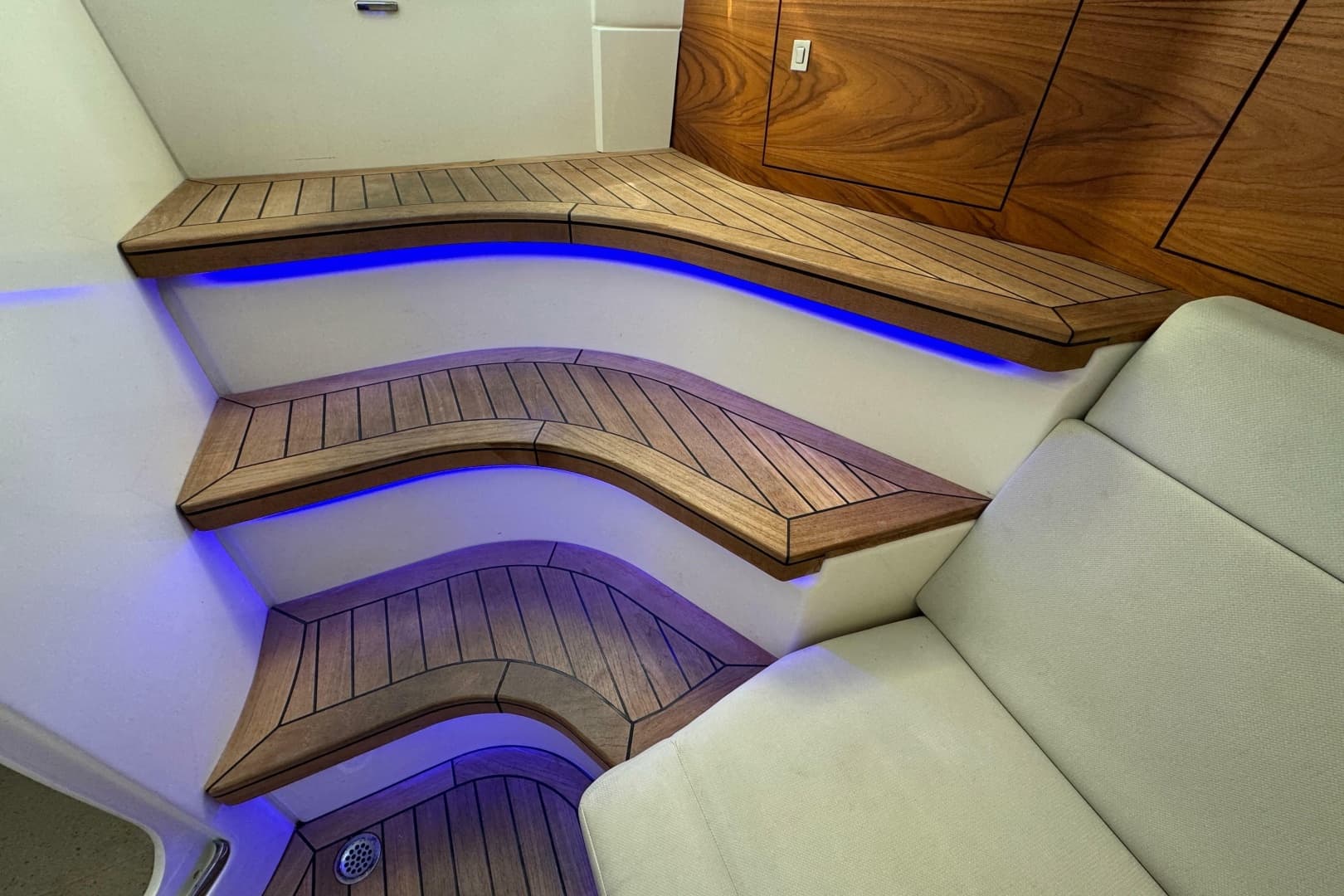 2021 Boston Whaler 420 Outrage