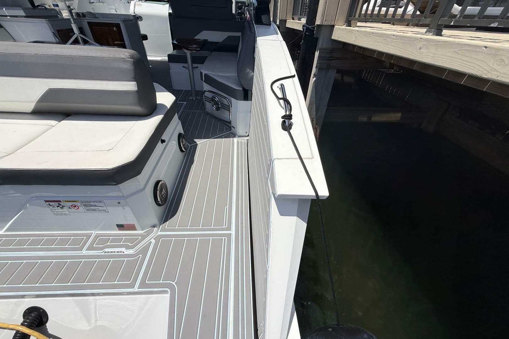 2021 Cruisers Yachts 38 GLS OB