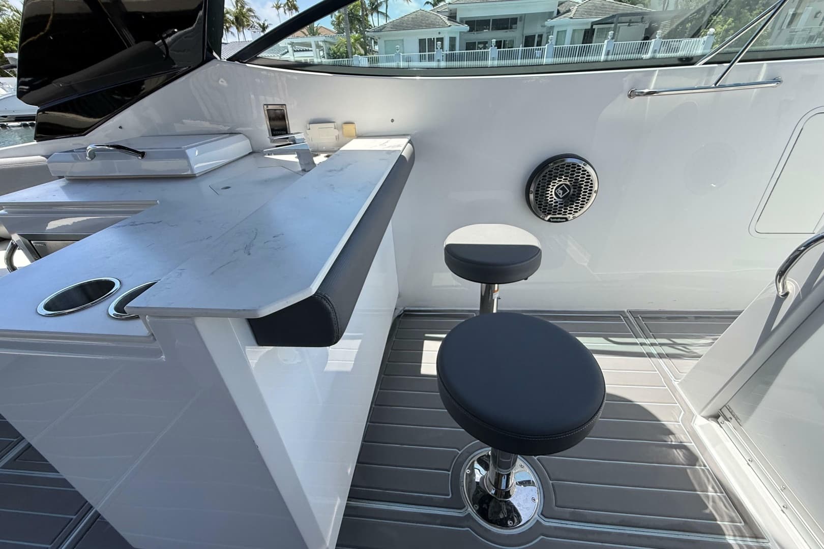 2021 Cruisers Yachts 38 GLS OB