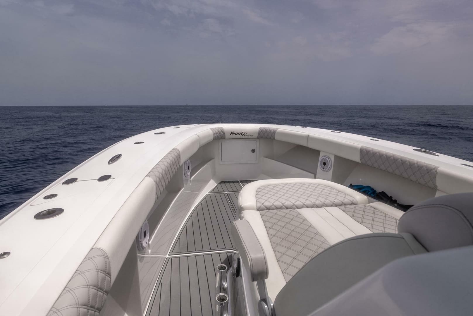 2021 Front Runner 39 Center Console