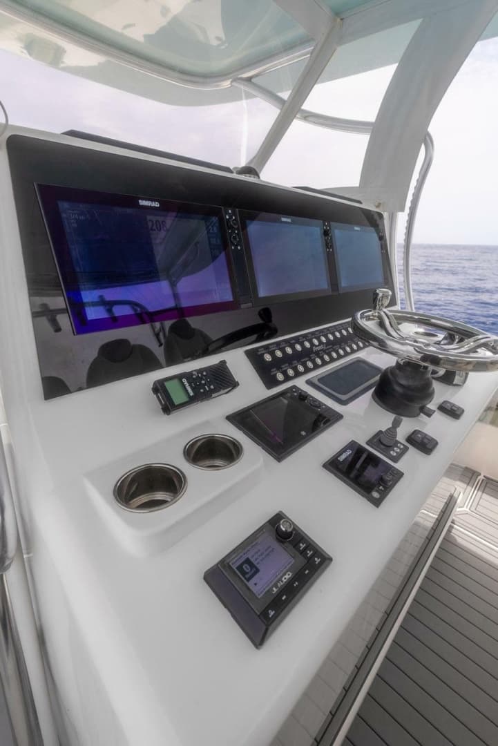 2021 Front Runner 39 Center Console