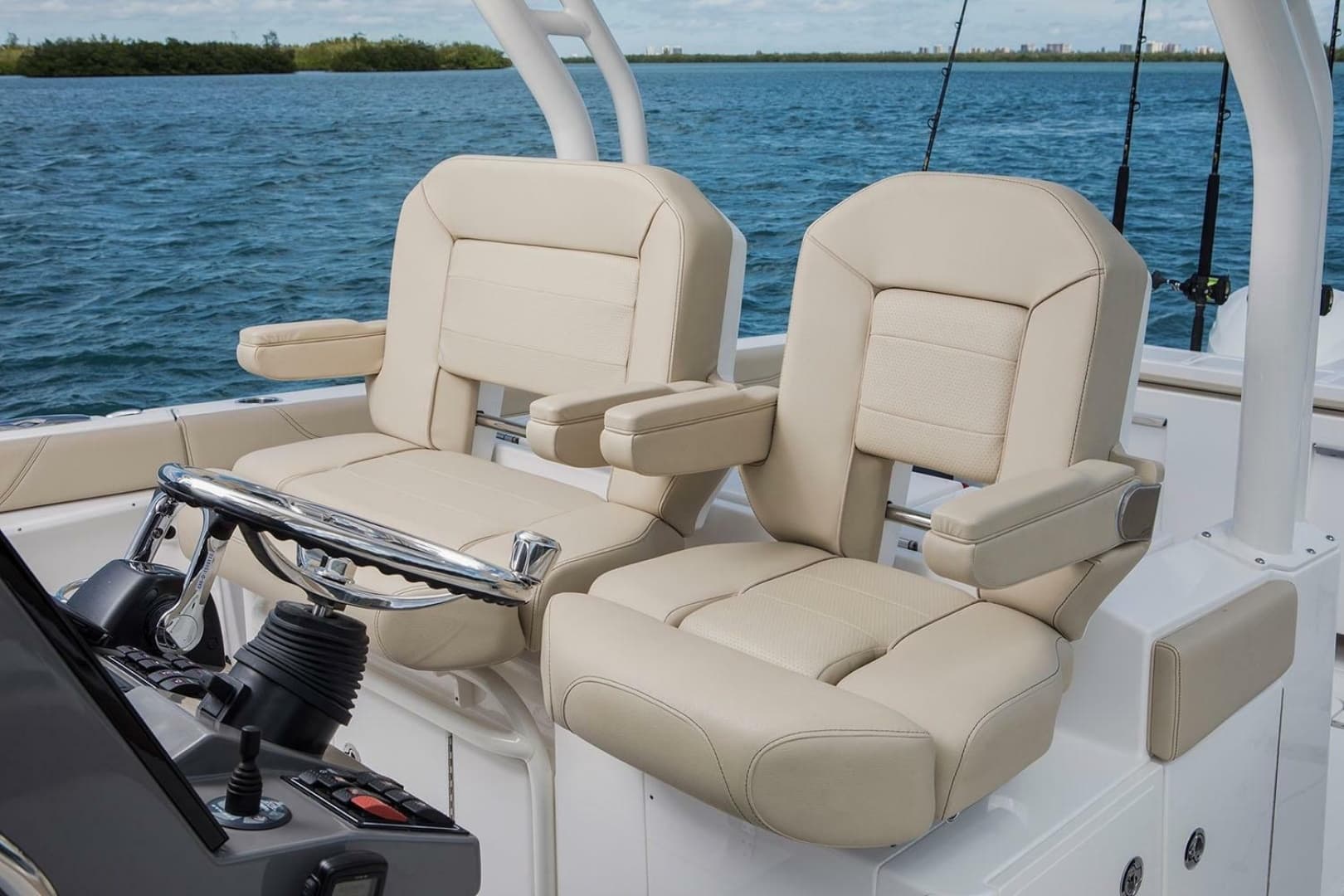 2021 Pursuit S 328 Sport