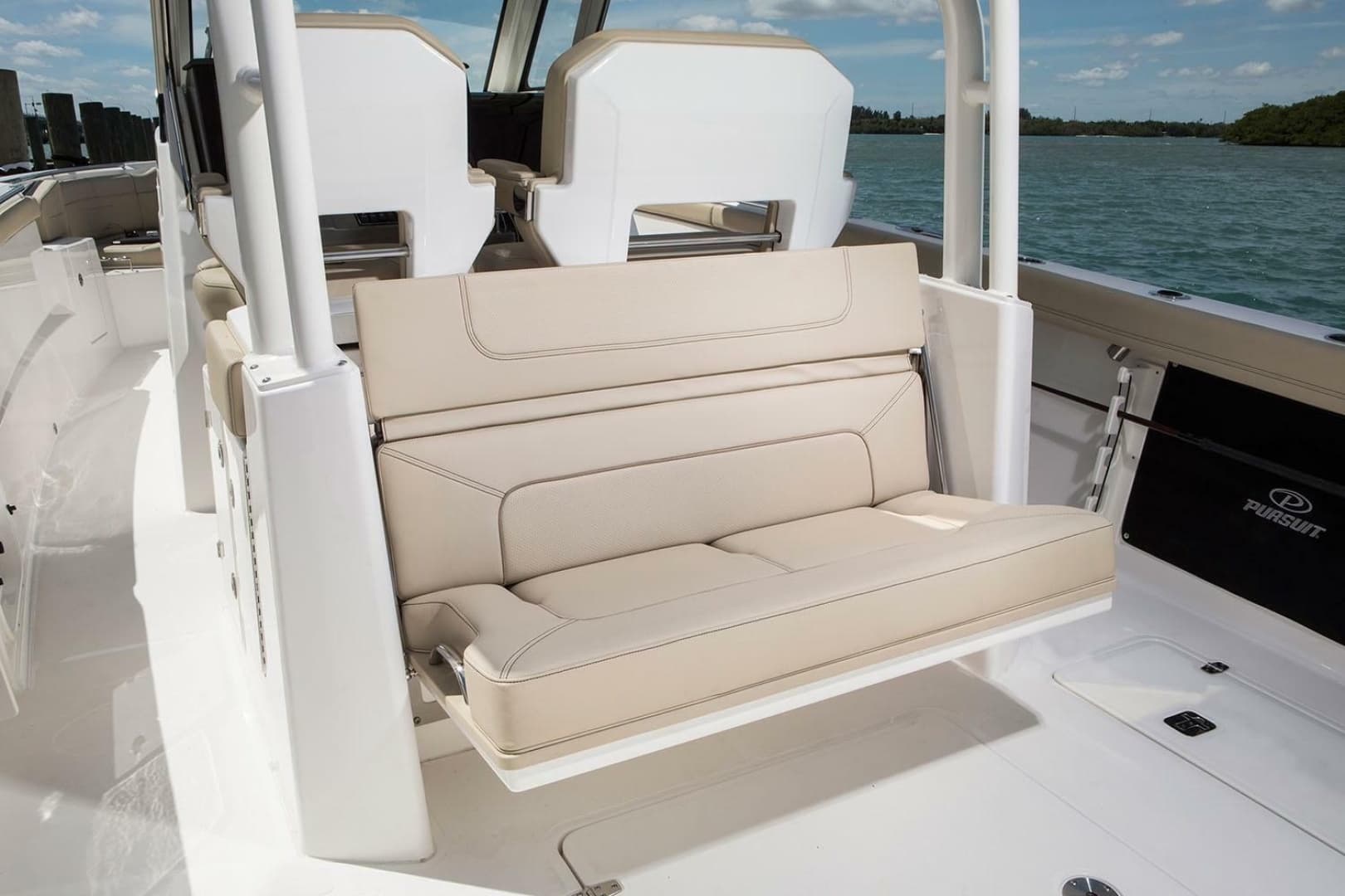 2021 Pursuit S 328 Sport