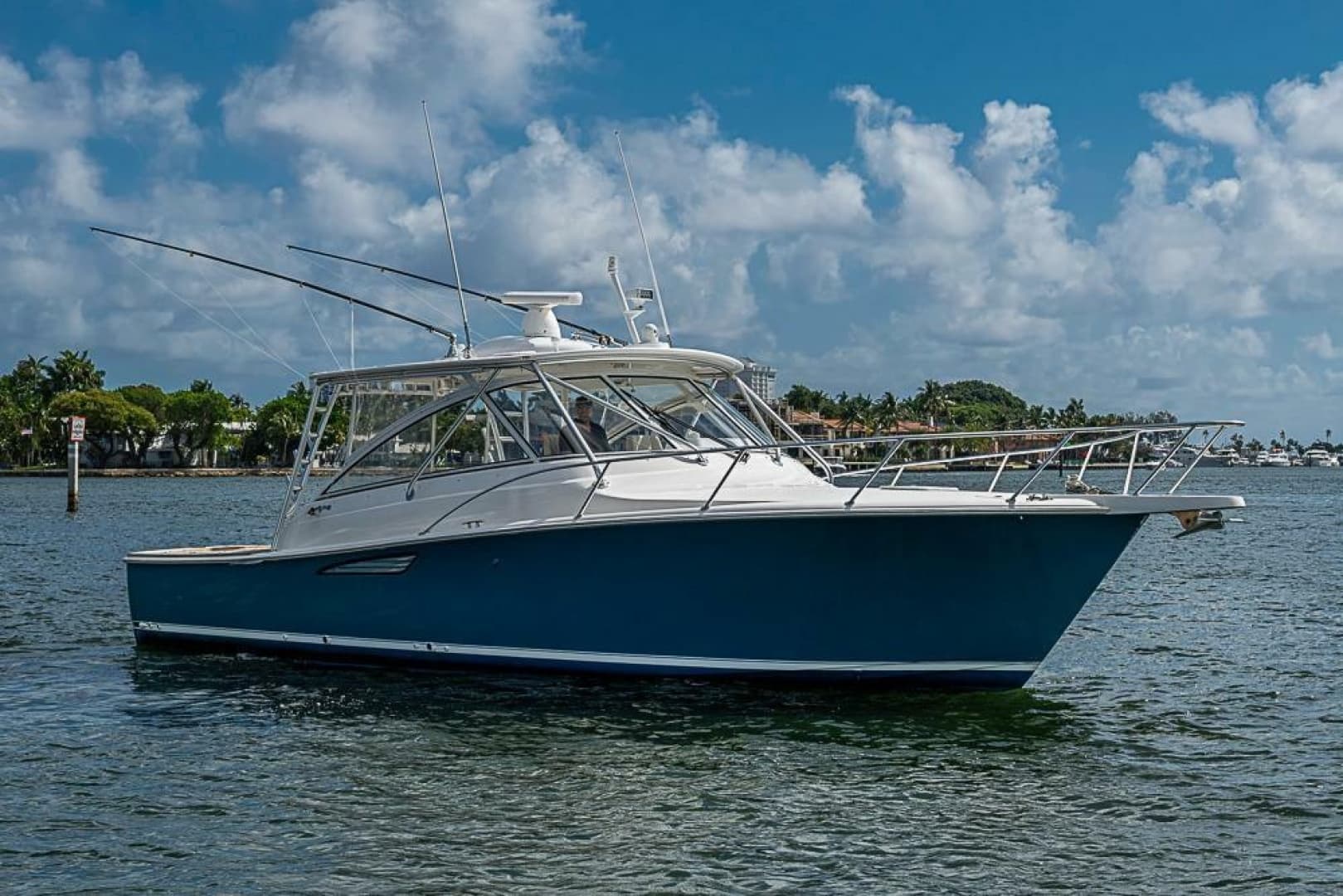 2021 Viking 38 Open