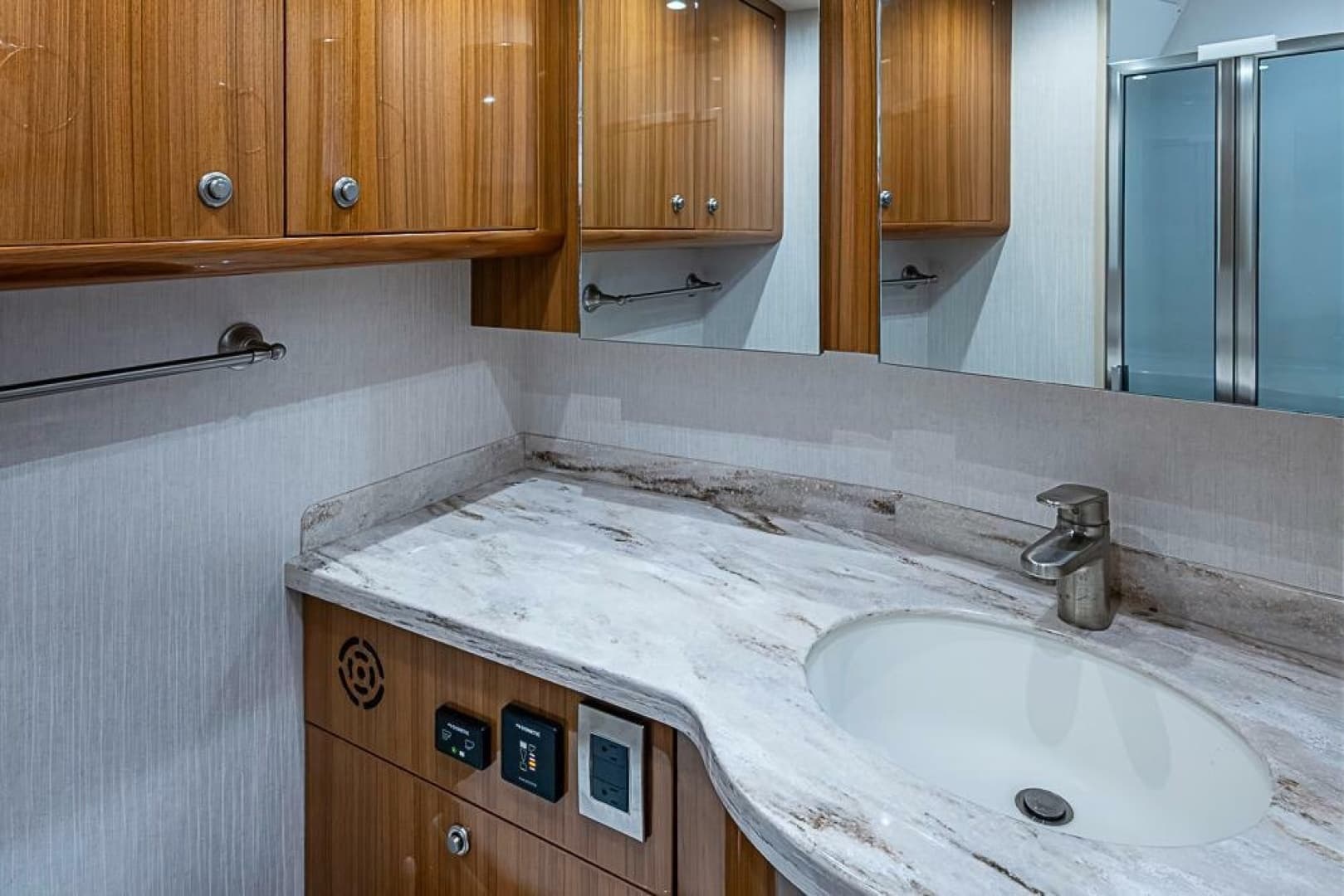 2021 Viking 38 Open