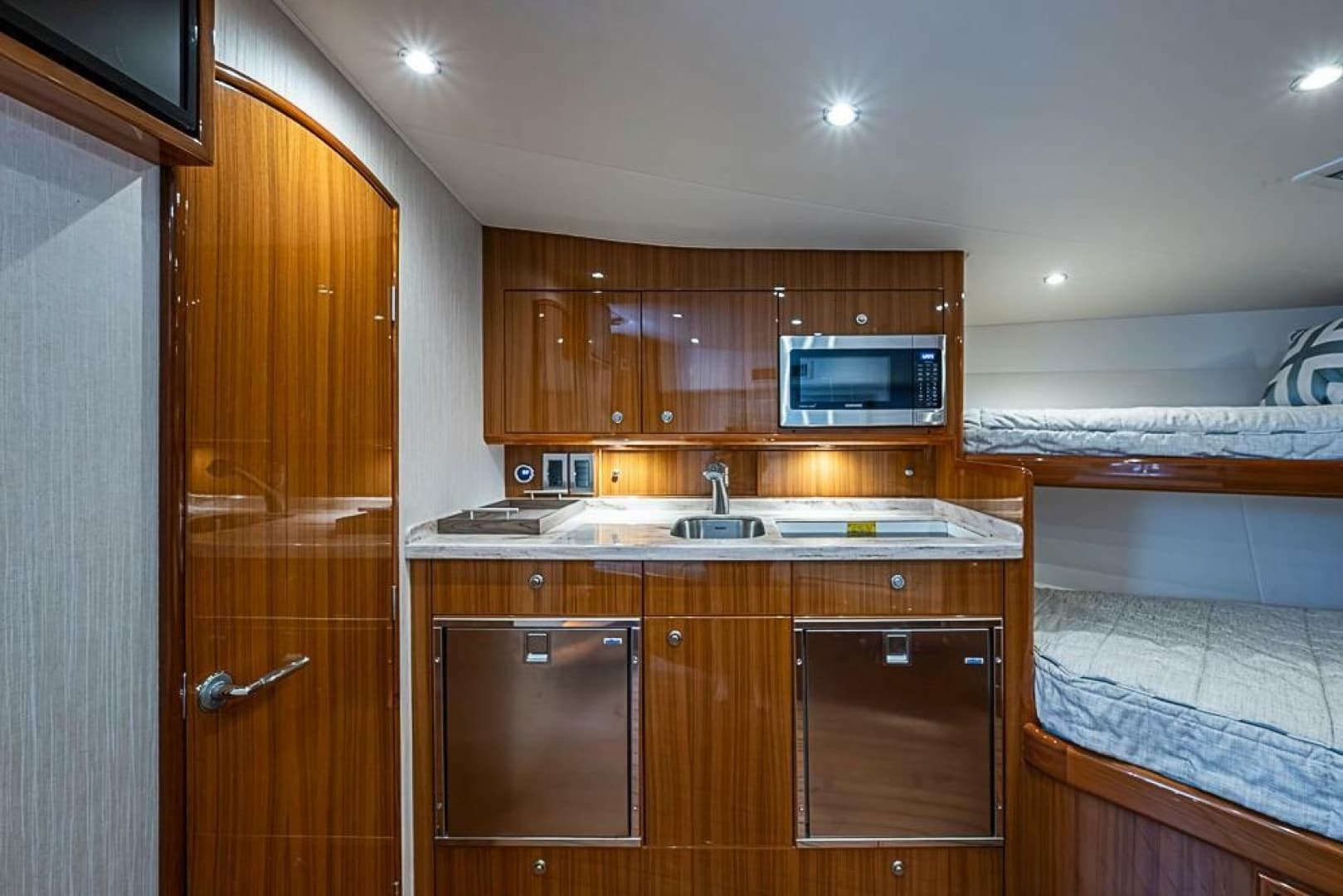 2021 Viking 38 Open