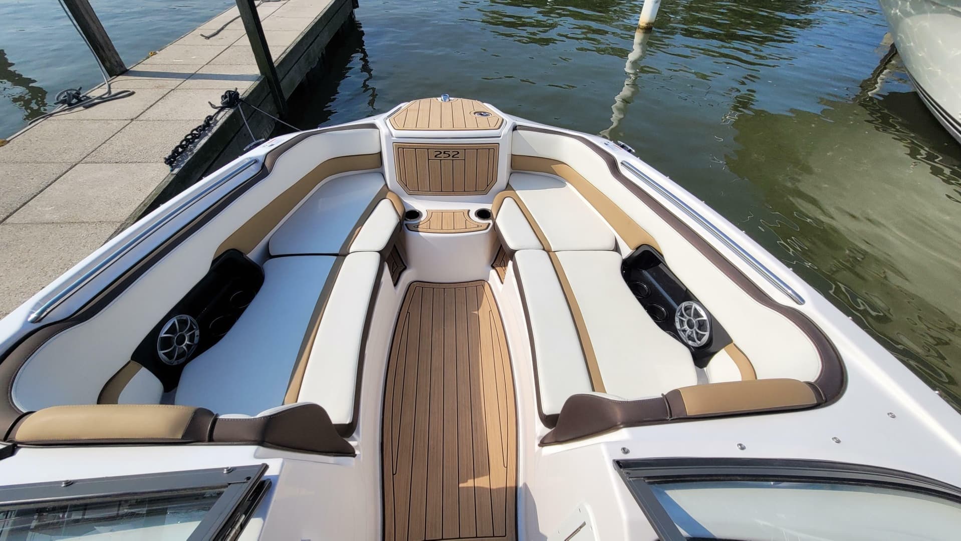 2021 Yamaha Boats 252SD