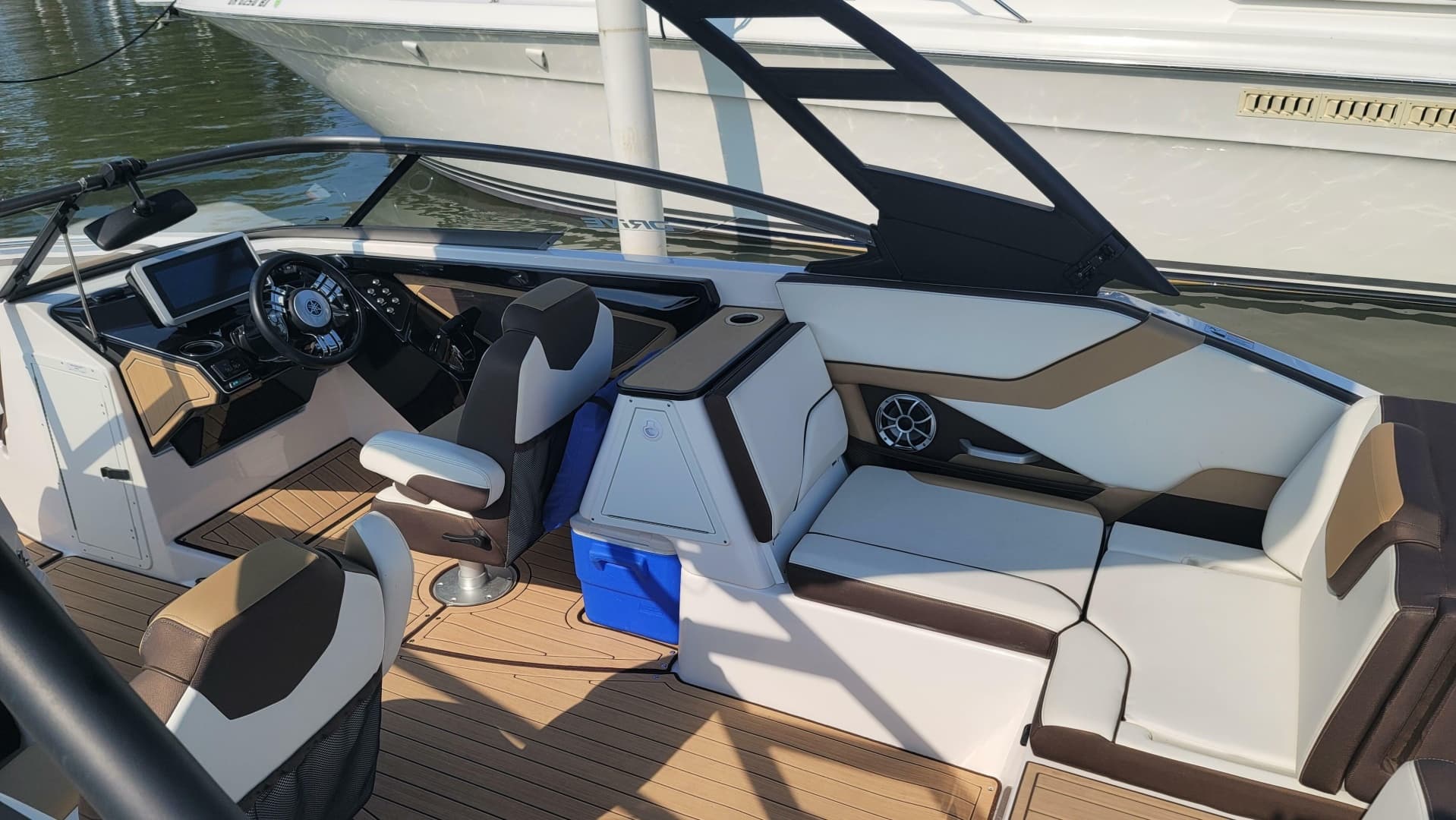2021 Yamaha Boats 252SD