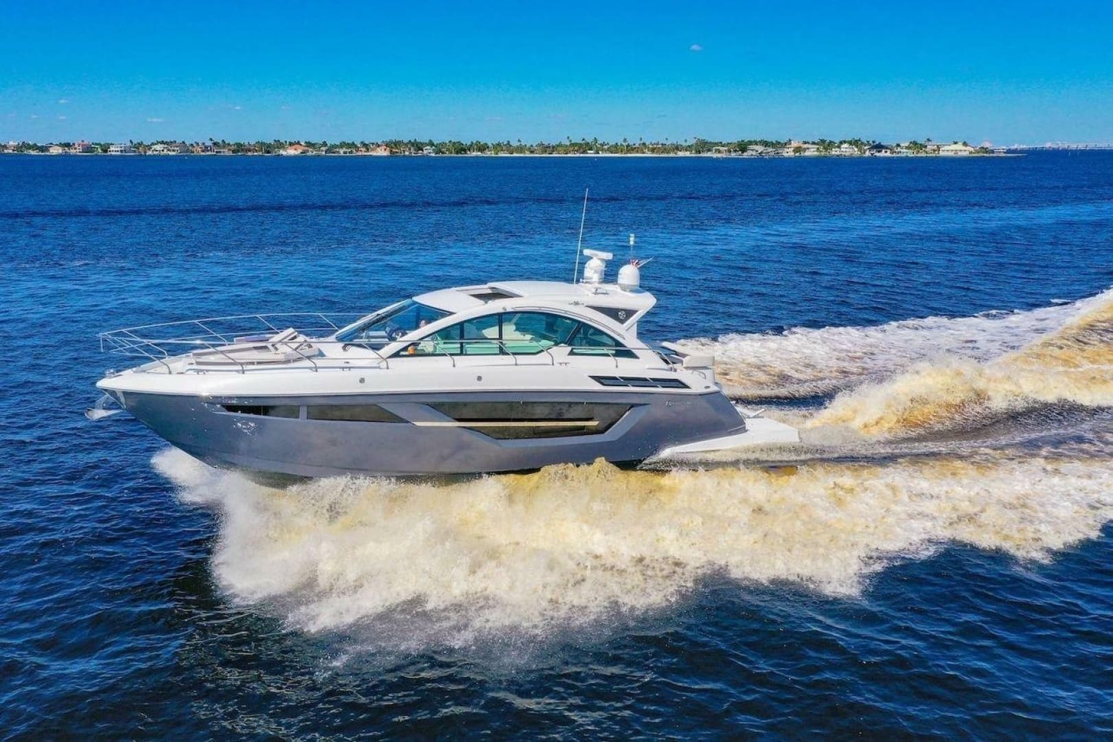2020 Cruisers Yachts 50 Cantius