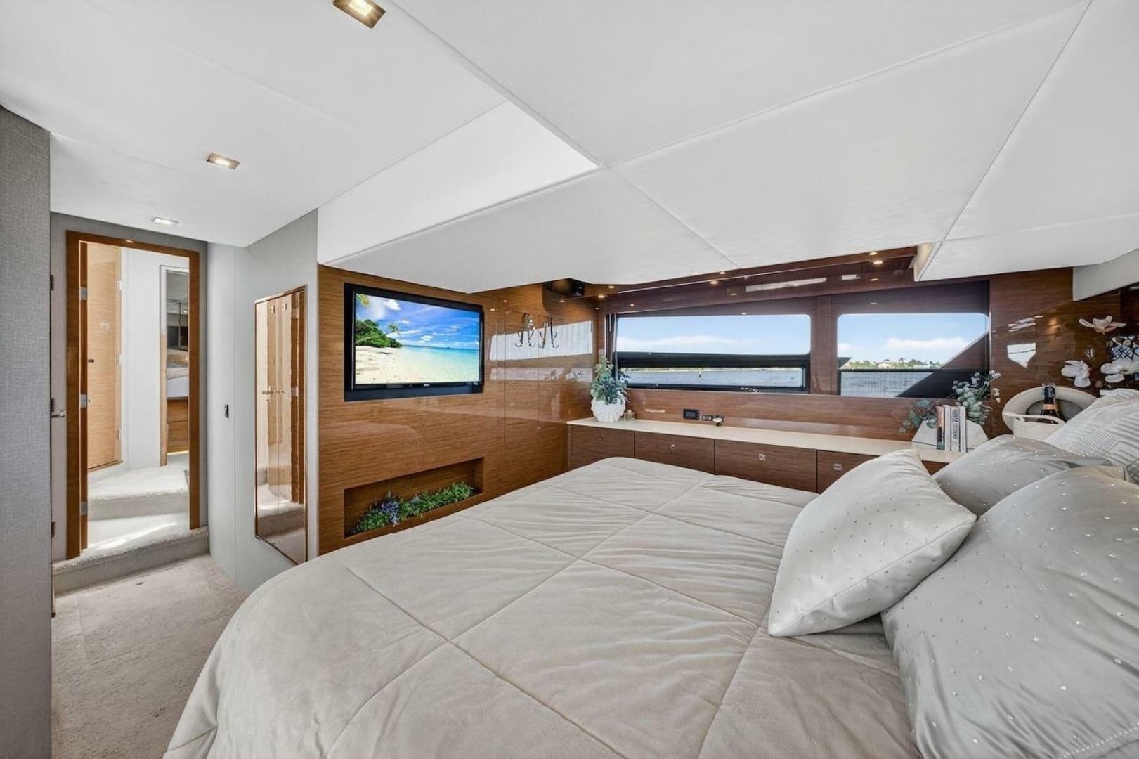 2020 Cruisers Yachts 50 Cantius