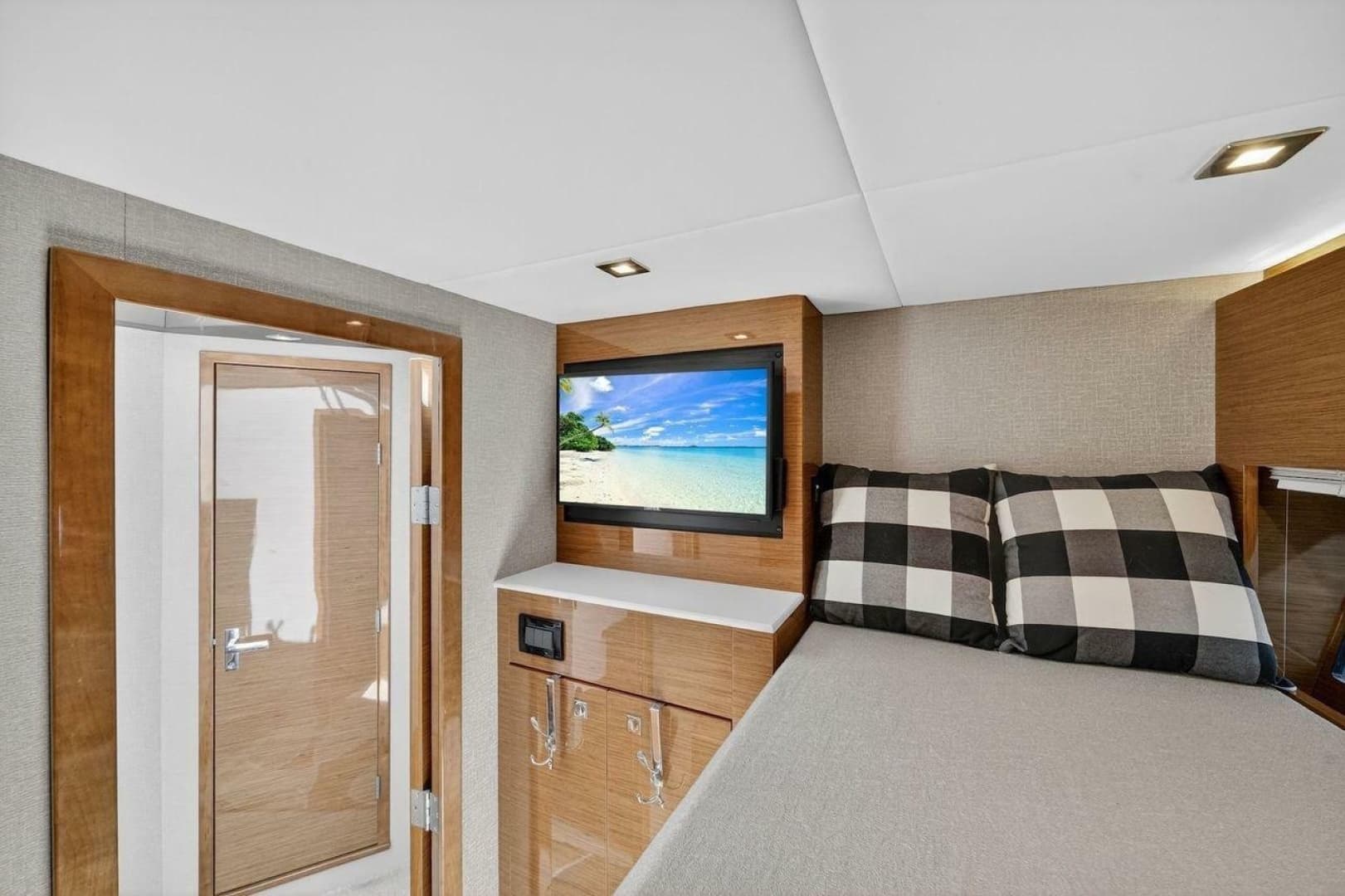 2020 Cruisers Yachts 50 Cantius
