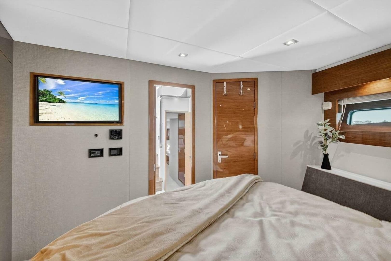 2020 Cruisers Yachts 50 Cantius