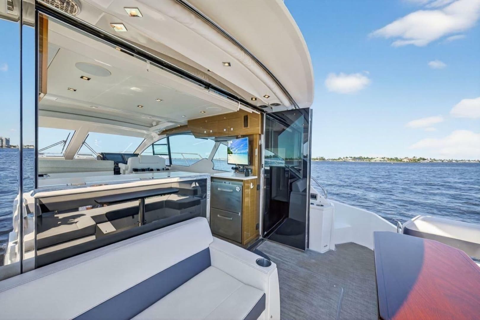 2020 Cruisers Yachts 50 Cantius