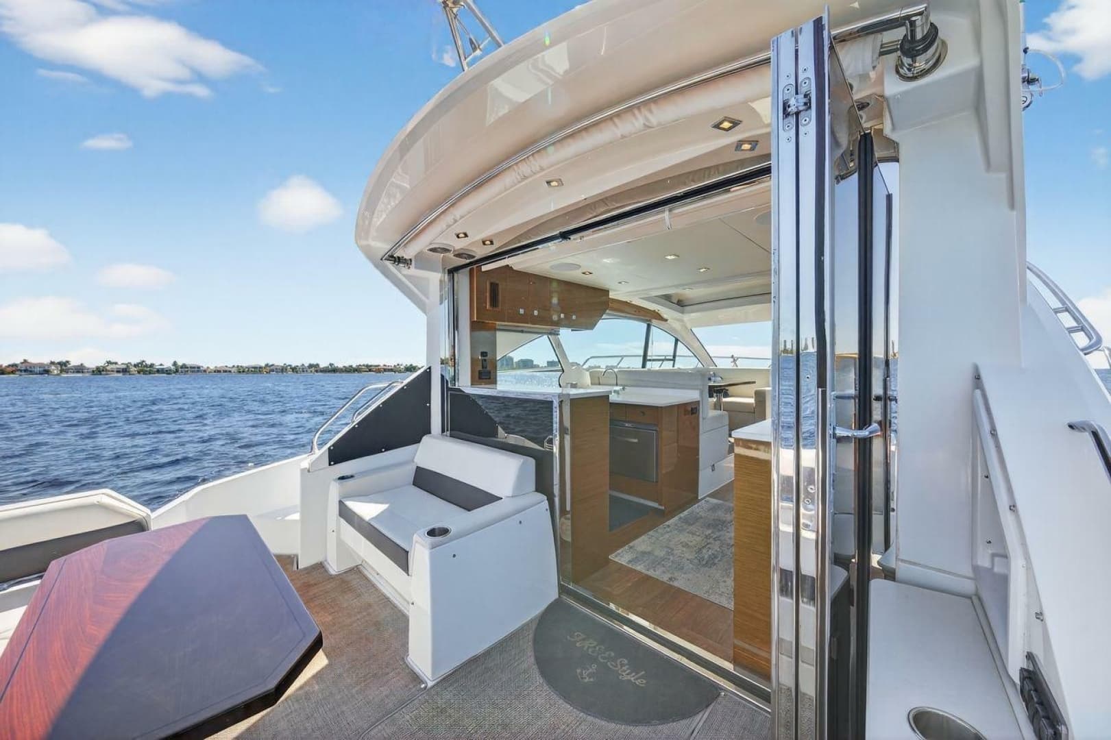 2020 Cruisers Yachts 50 Cantius