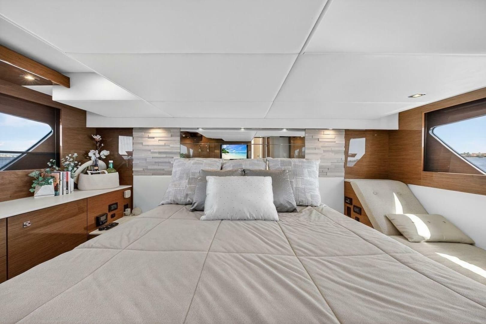 2020 Cruisers Yachts 50 Cantius