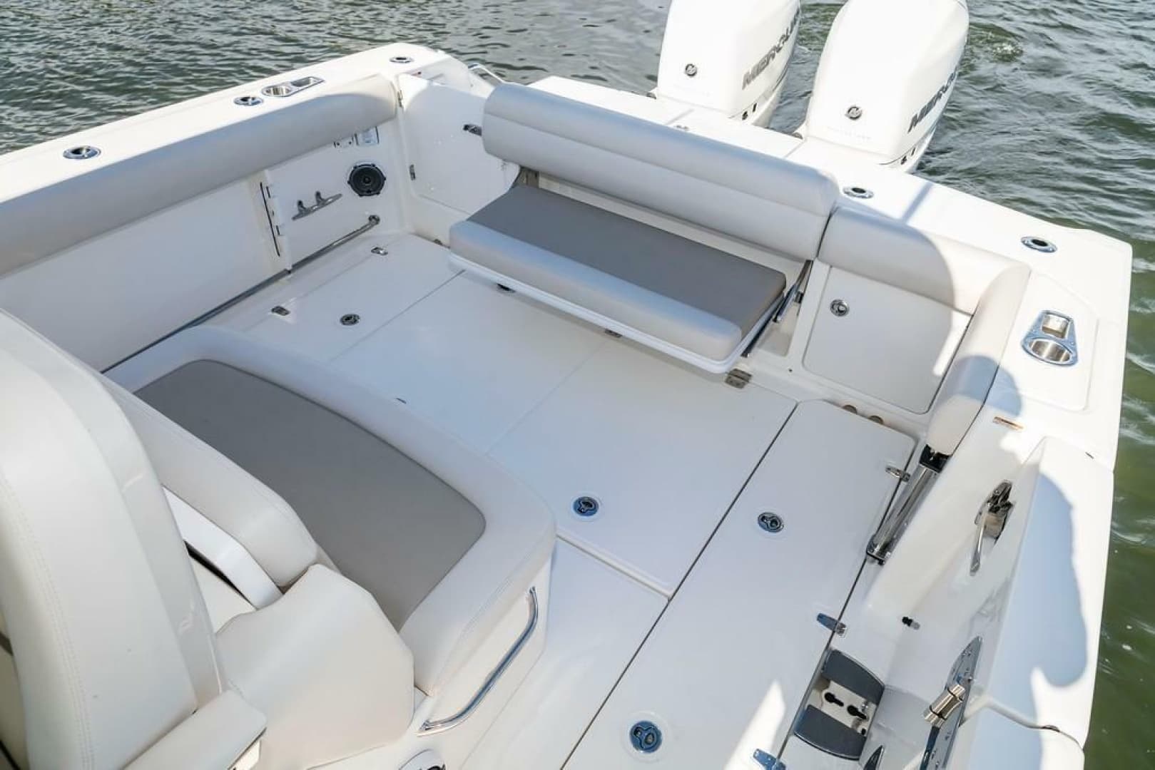 2019 Boston Whaler 330 Outrage