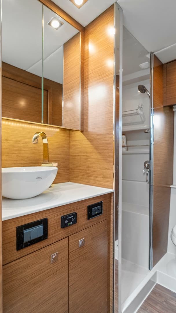 2019 Cruisers Yachts 42 Cantius