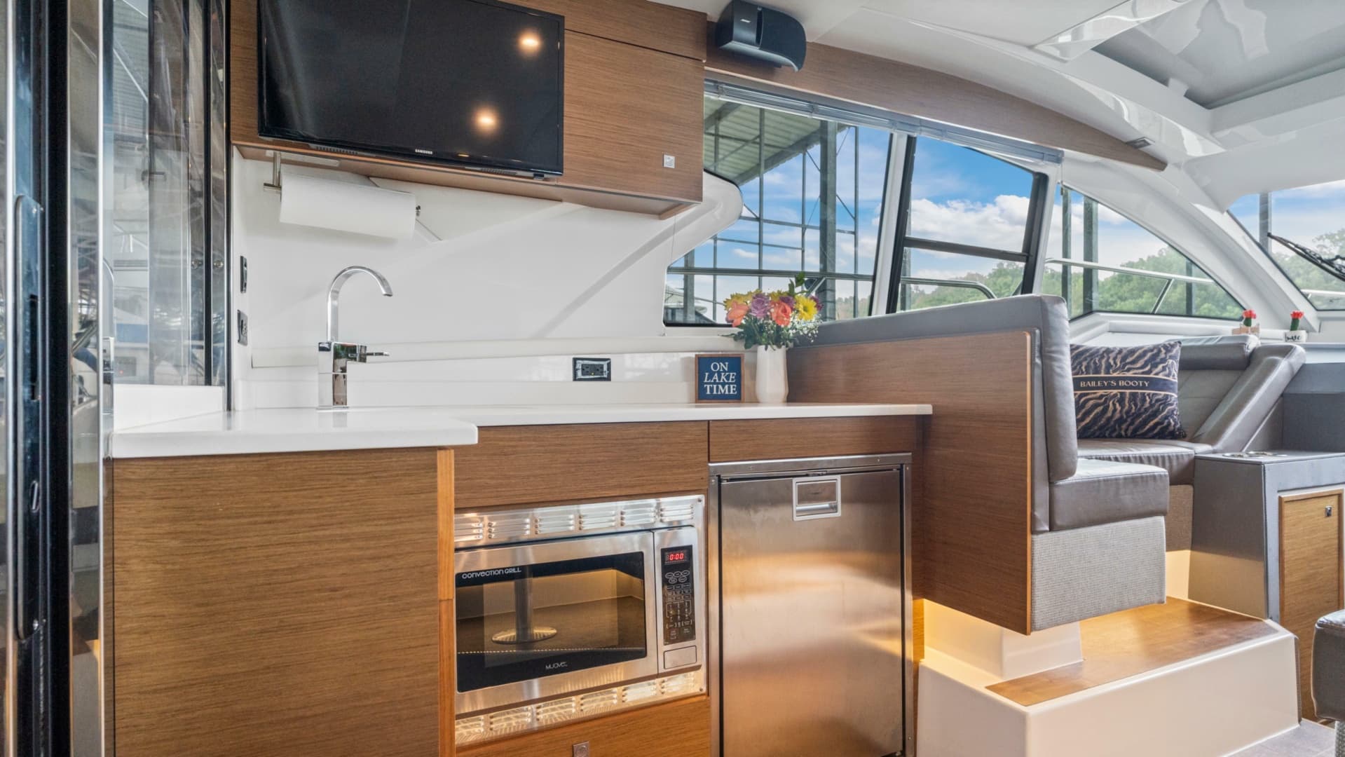 2019 Cruisers Yachts 42 Cantius