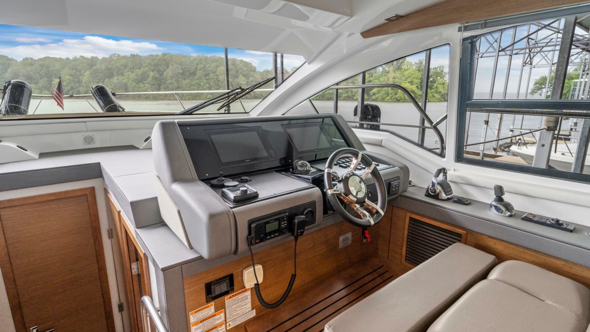 2019 Cruisers Yachts 42 Cantius
