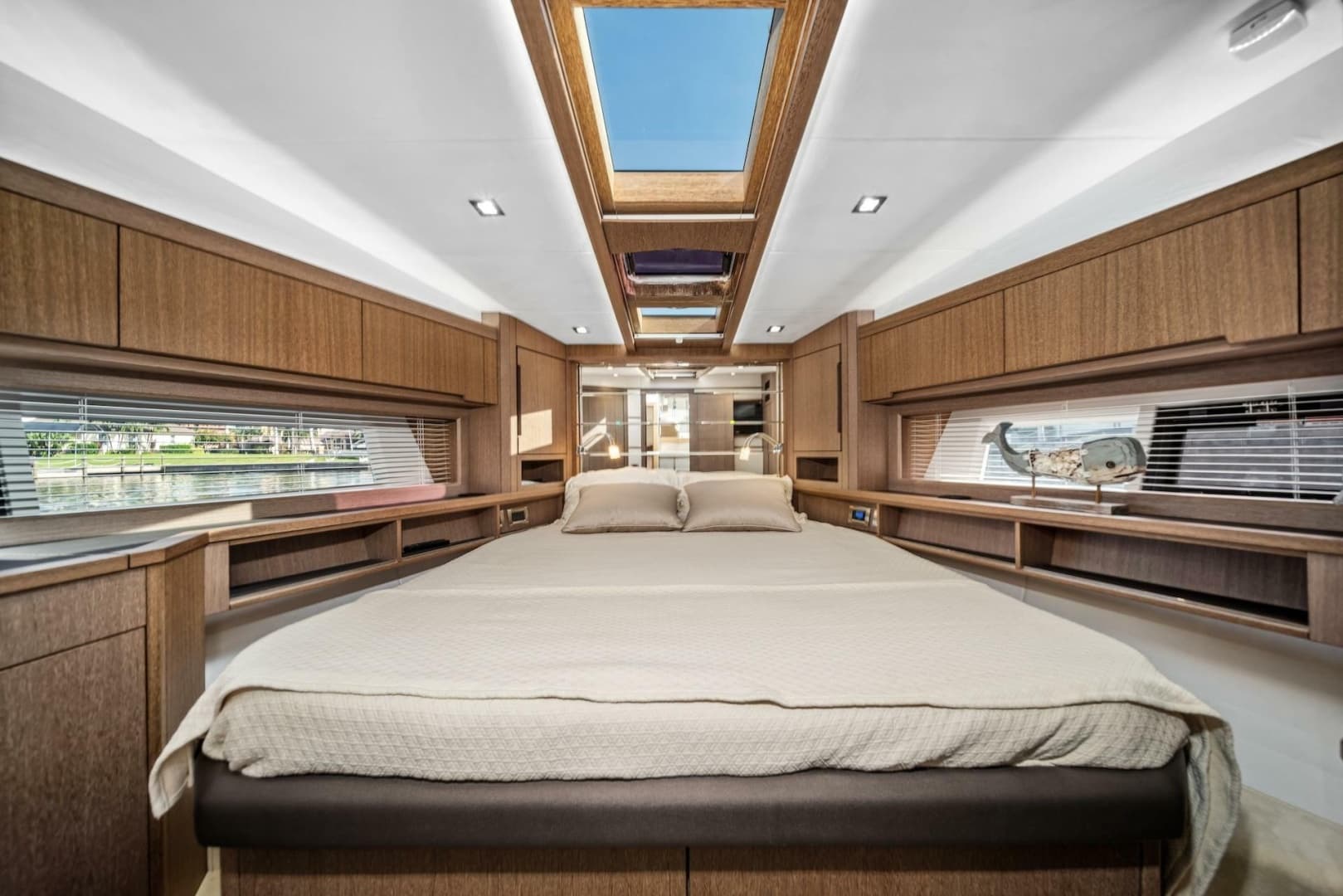 2019 Galeon 560 Sky