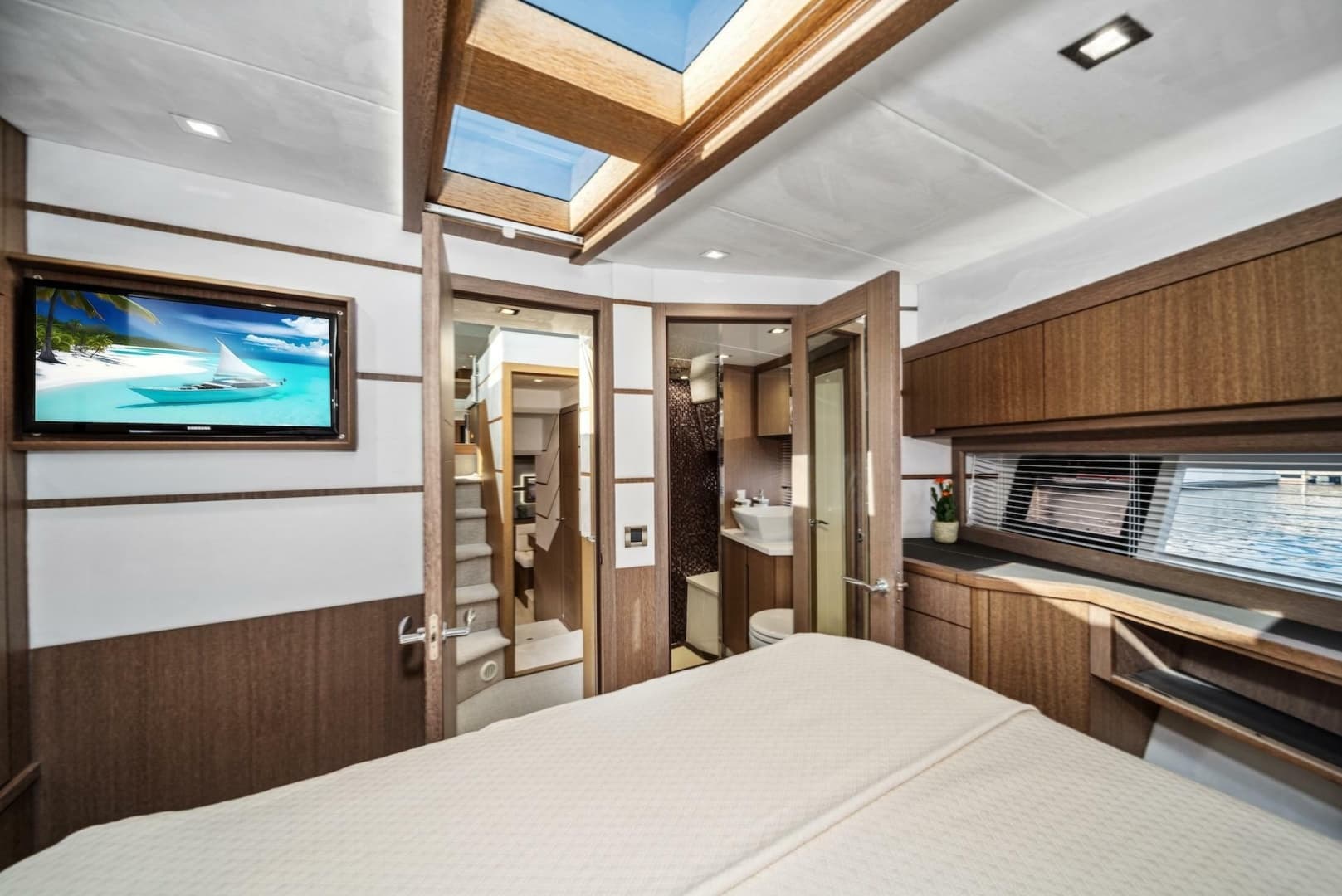 2019 Galeon 560 Sky