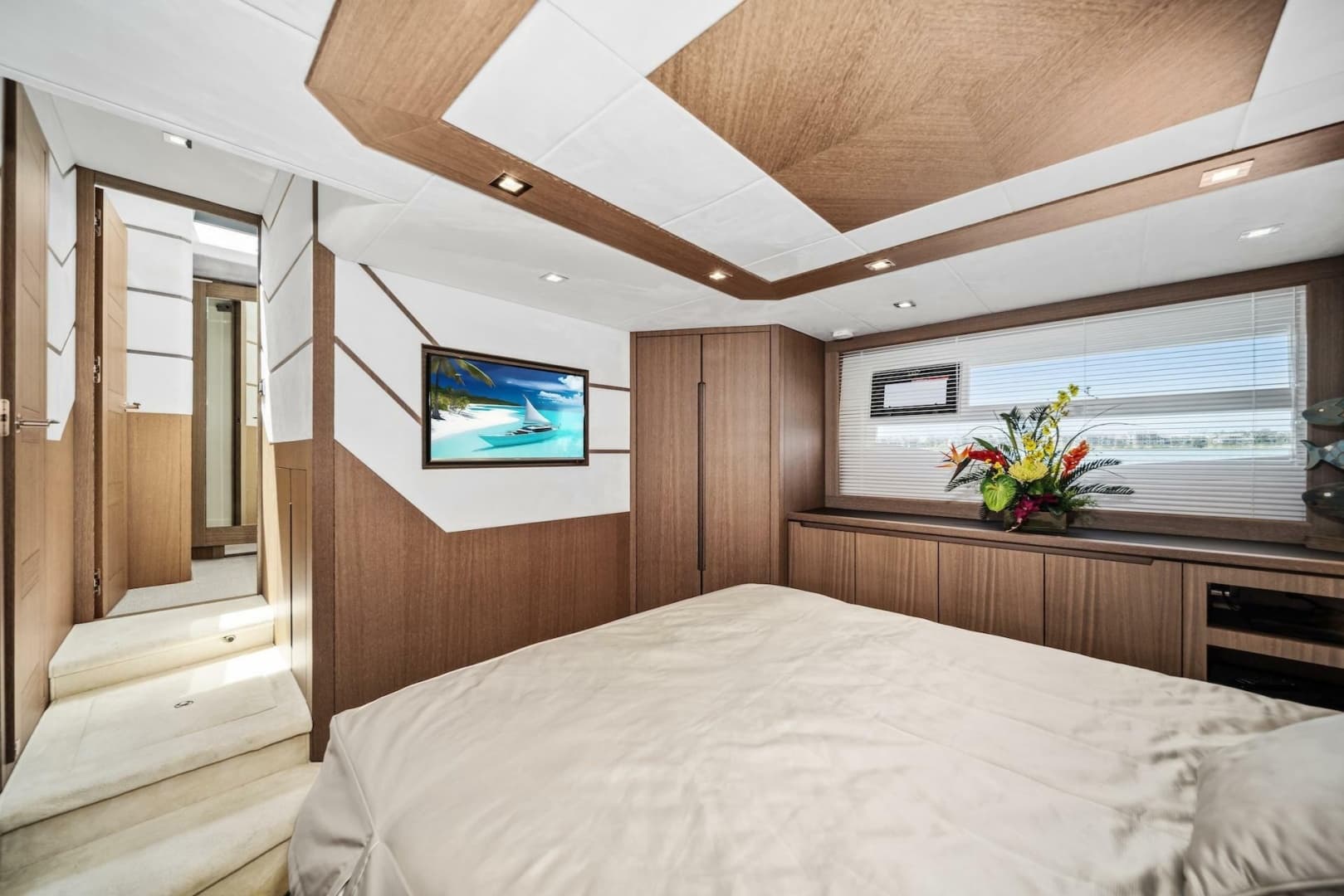 2019 Galeon 560 Sky