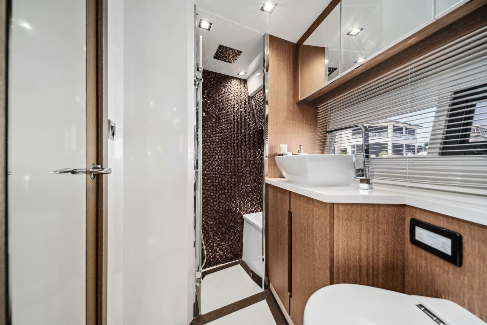 2019 Galeon 560 Sky
