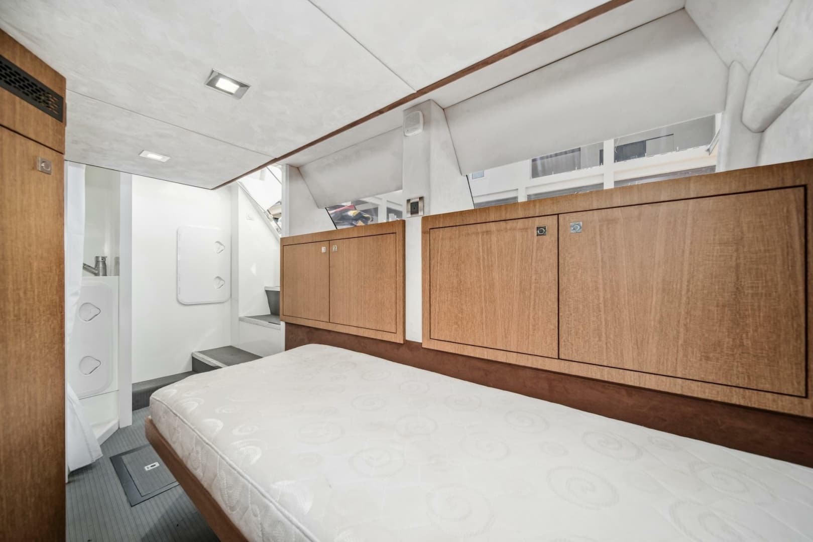 2019 Galeon 560 Sky