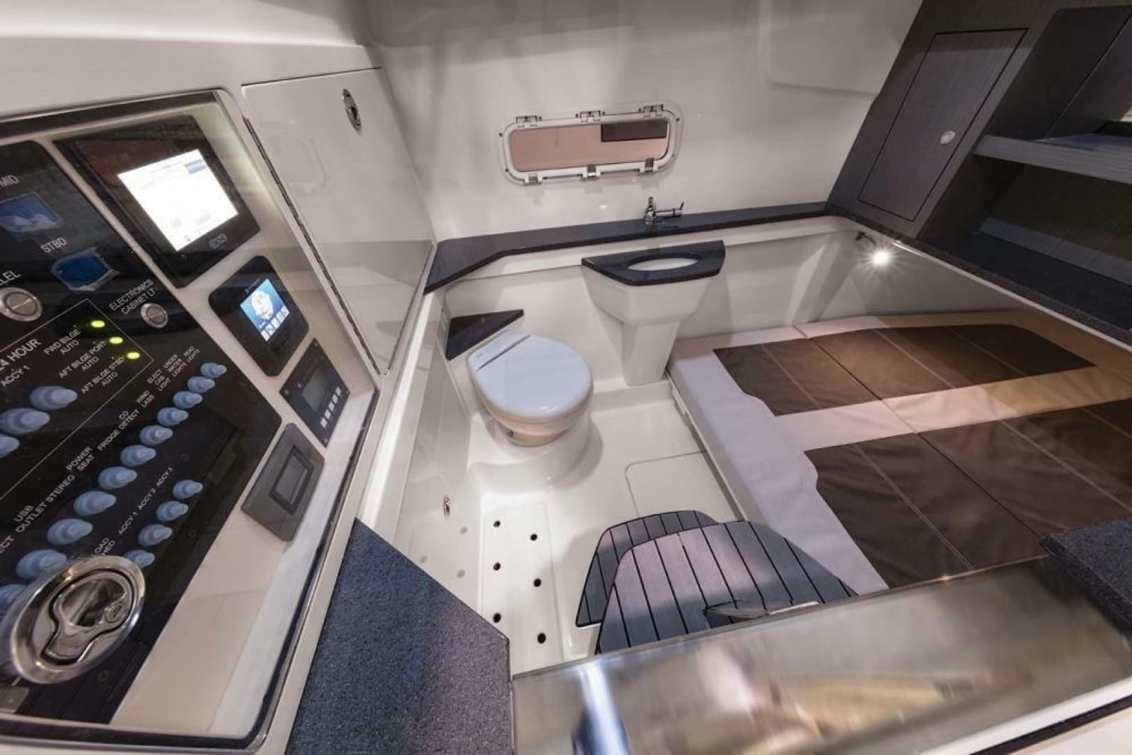 2019 Mako 414 Center Console