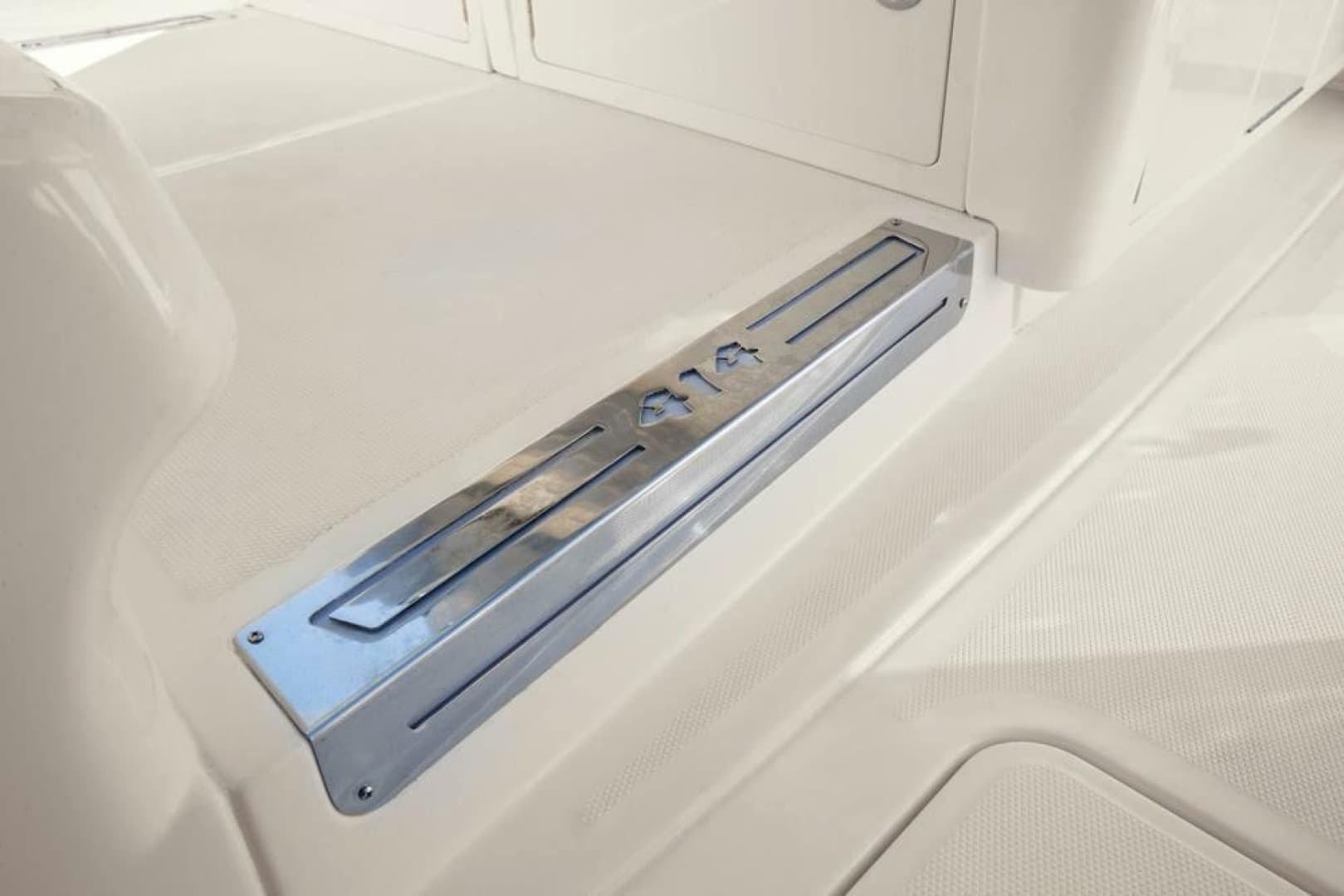 2019 Mako 414 Center Console