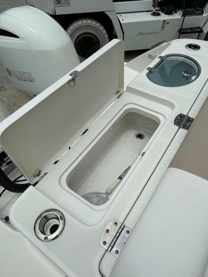 2019 Robalo R242 Center Console