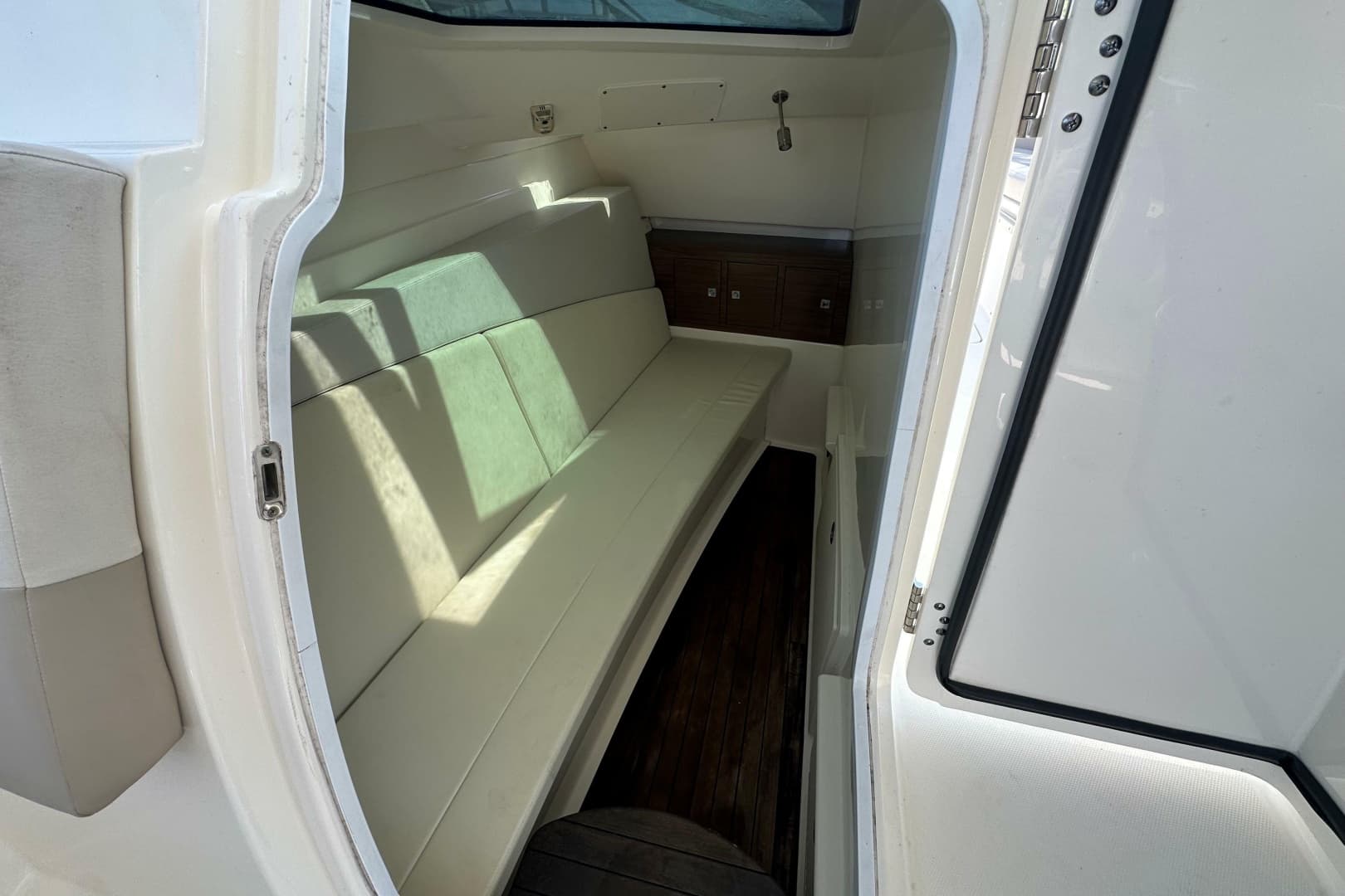 2018 Boston Whaler 320 Vantage