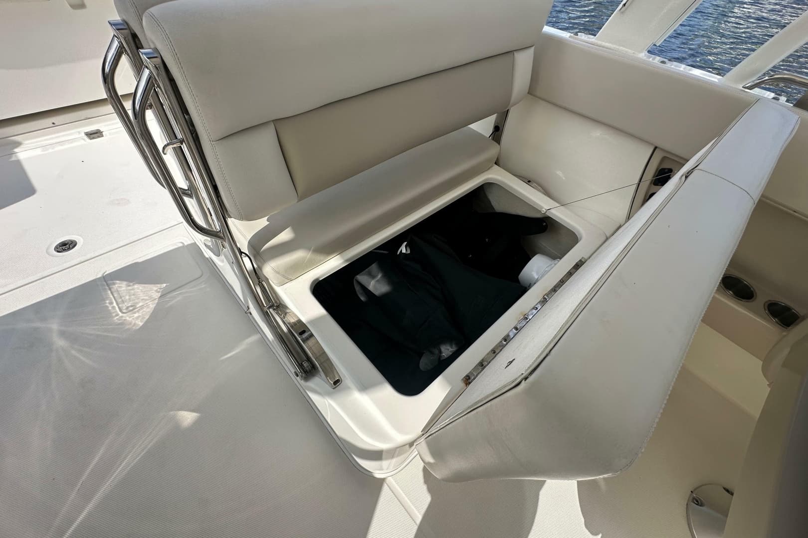2018 Boston Whaler 320 Vantage